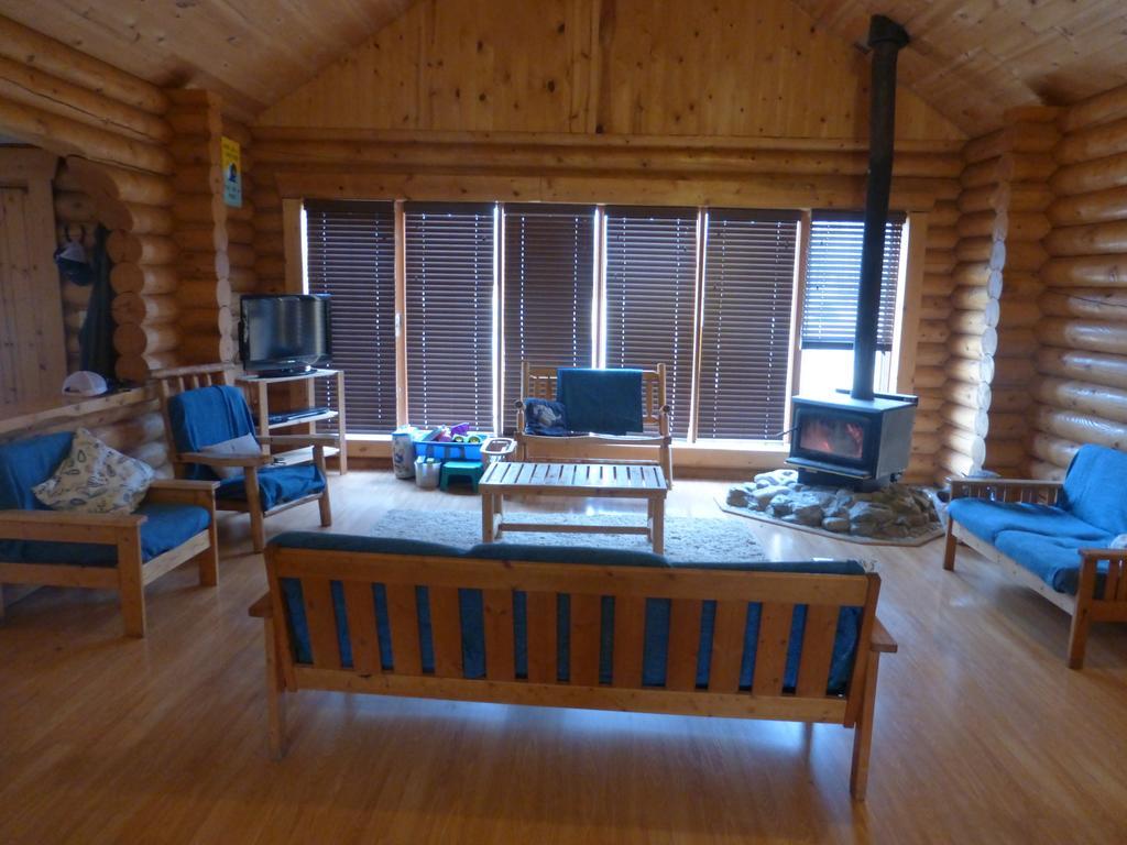 Folding Mountain B & B Fort Nelson Exterior photo
