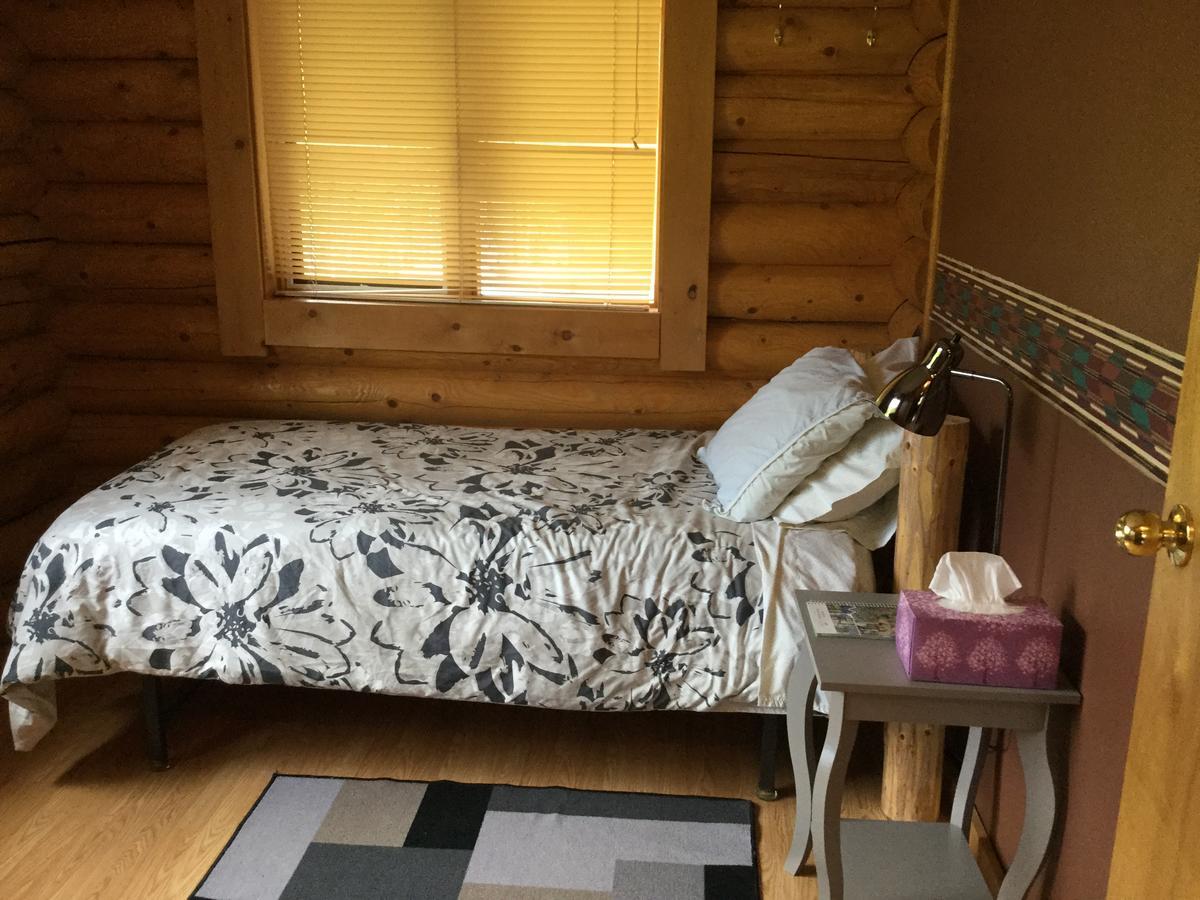 Folding Mountain B & B Fort Nelson Exterior photo