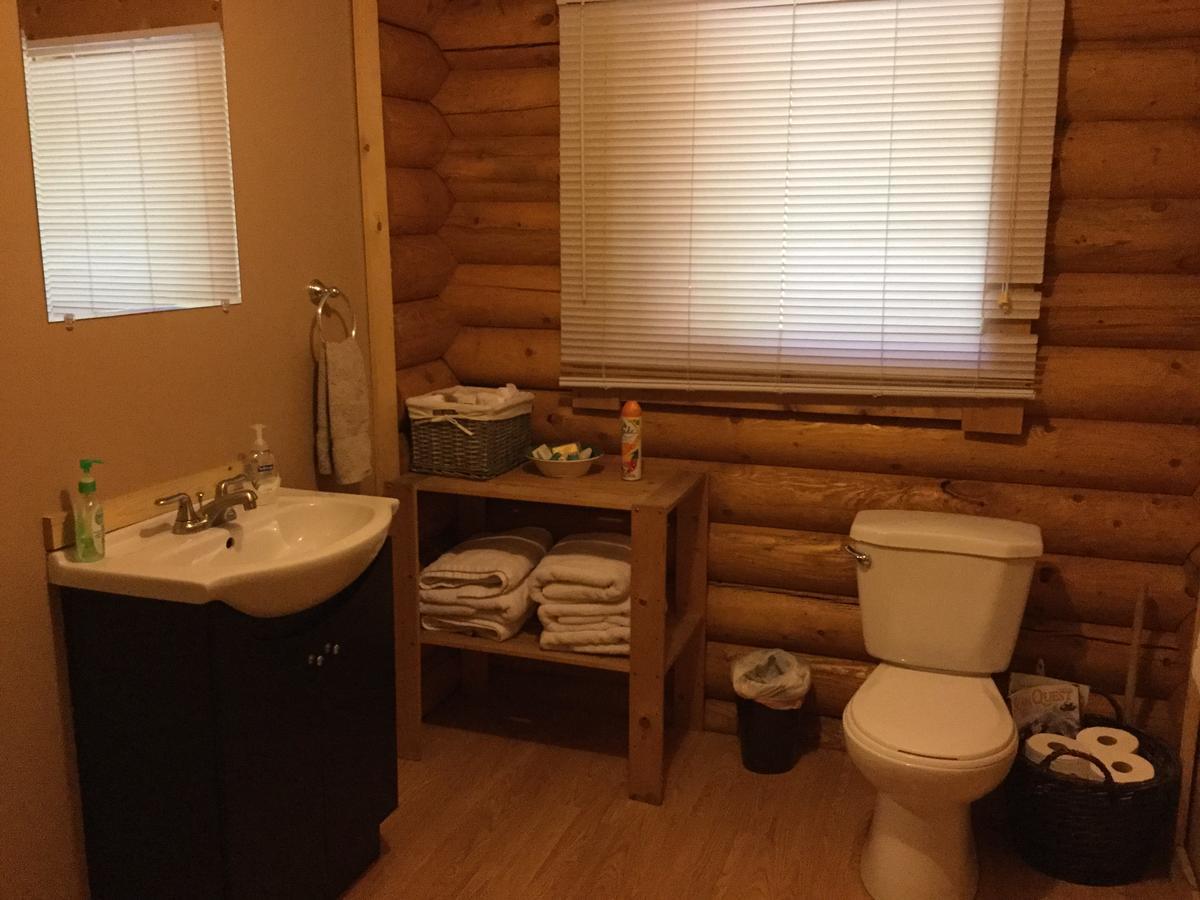 Folding Mountain B & B Fort Nelson Exterior photo